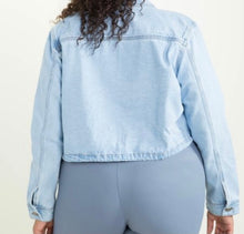 Load image into Gallery viewer, Plus Size Denim Crop Jacket